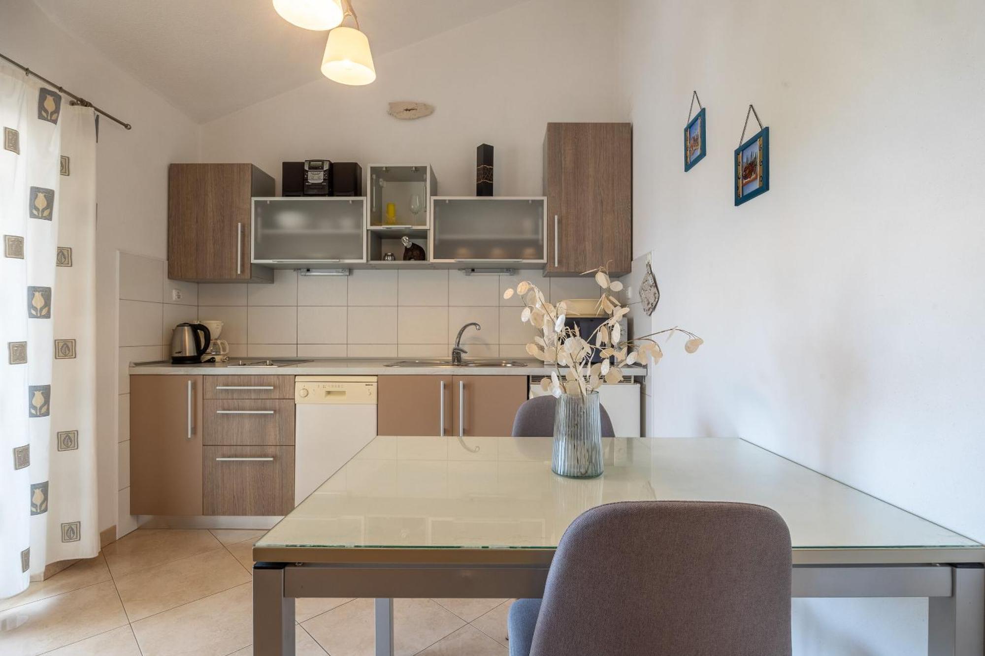 Apartments And Rooms Lea Bol Exterior foto