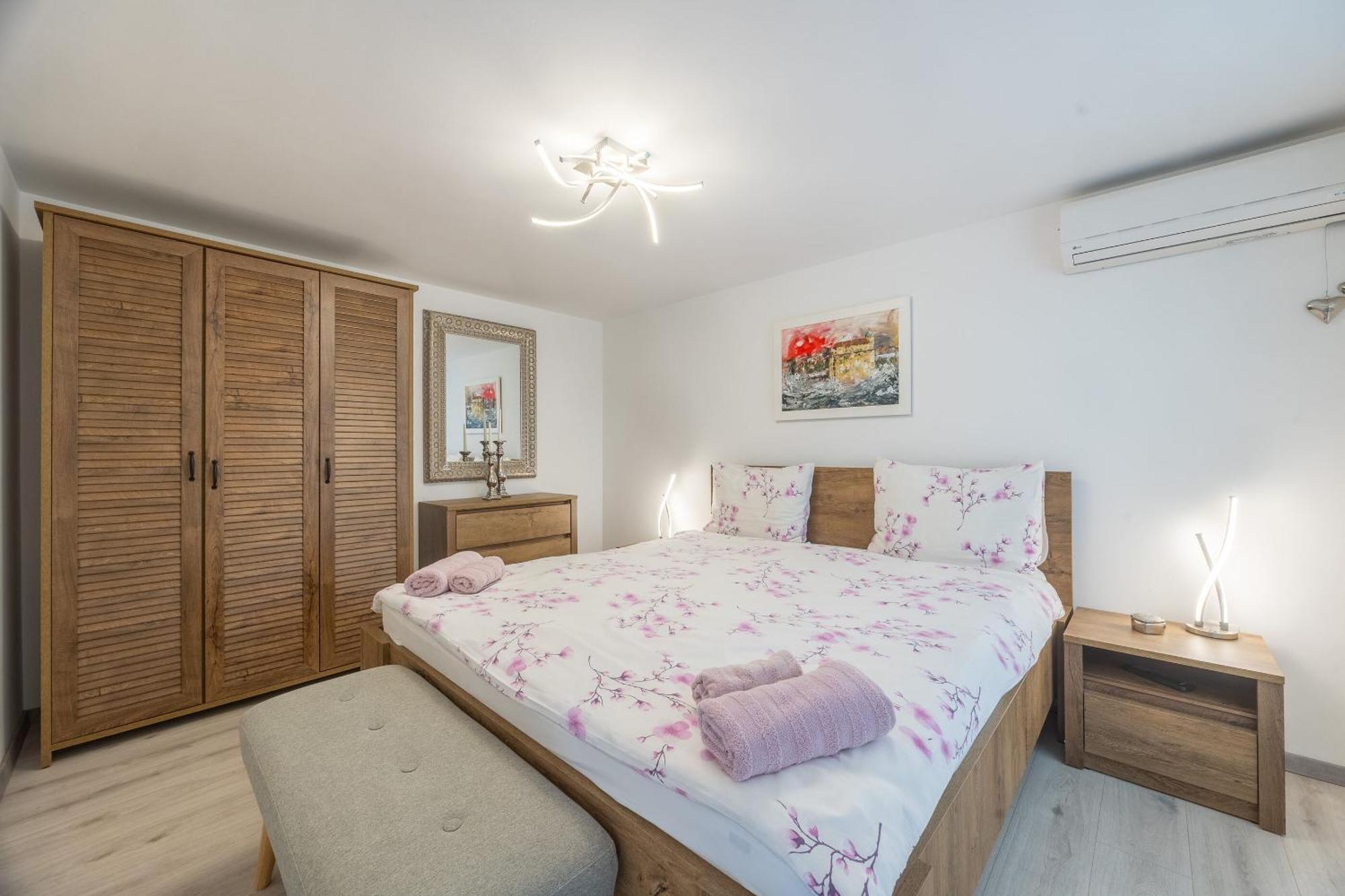 Apartments And Rooms Lea Bol Exterior foto
