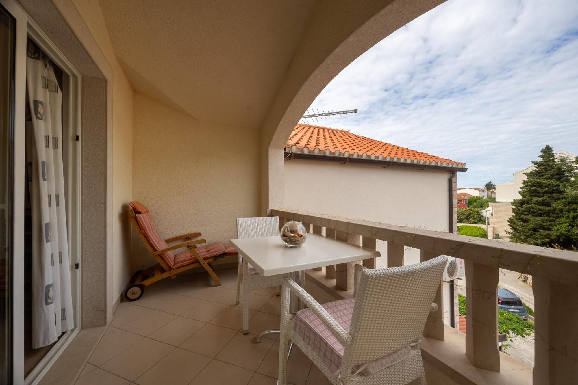 Apartments And Rooms Lea Bol Exterior foto
